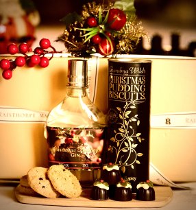 **New** Christmas Pudding Gin Hamper with 20cl Christmas Pudding Gin, Christmas Pudding Biscuits and Truffles