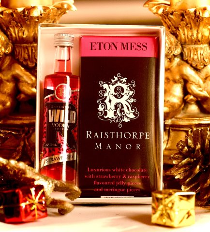 Eton Mess Chocolate Bar with Vodka Gift Set - Eton Mess Chocolate Bar & Strawberry Vodka 5cl