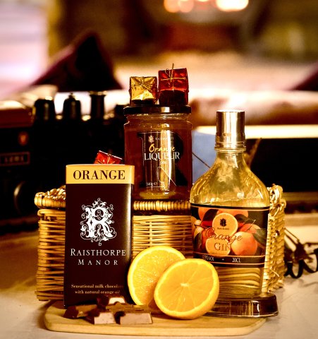 **New**Orange Gin Hamper : 20cl Orange Gin, Orange Liqueur Jam and Orange Milk Chocolate